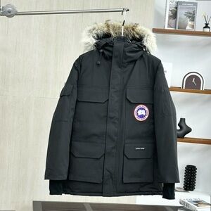 Classic warm windproof black Canada Goose down jacket